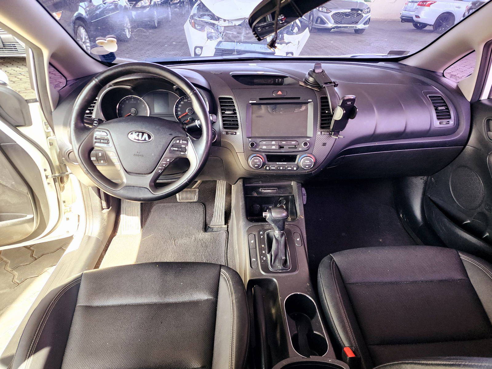 2015 KIA K3 — 233329 KM — Lot 382126 — Souq - Marhaba Auctions Used Cars - Image 7