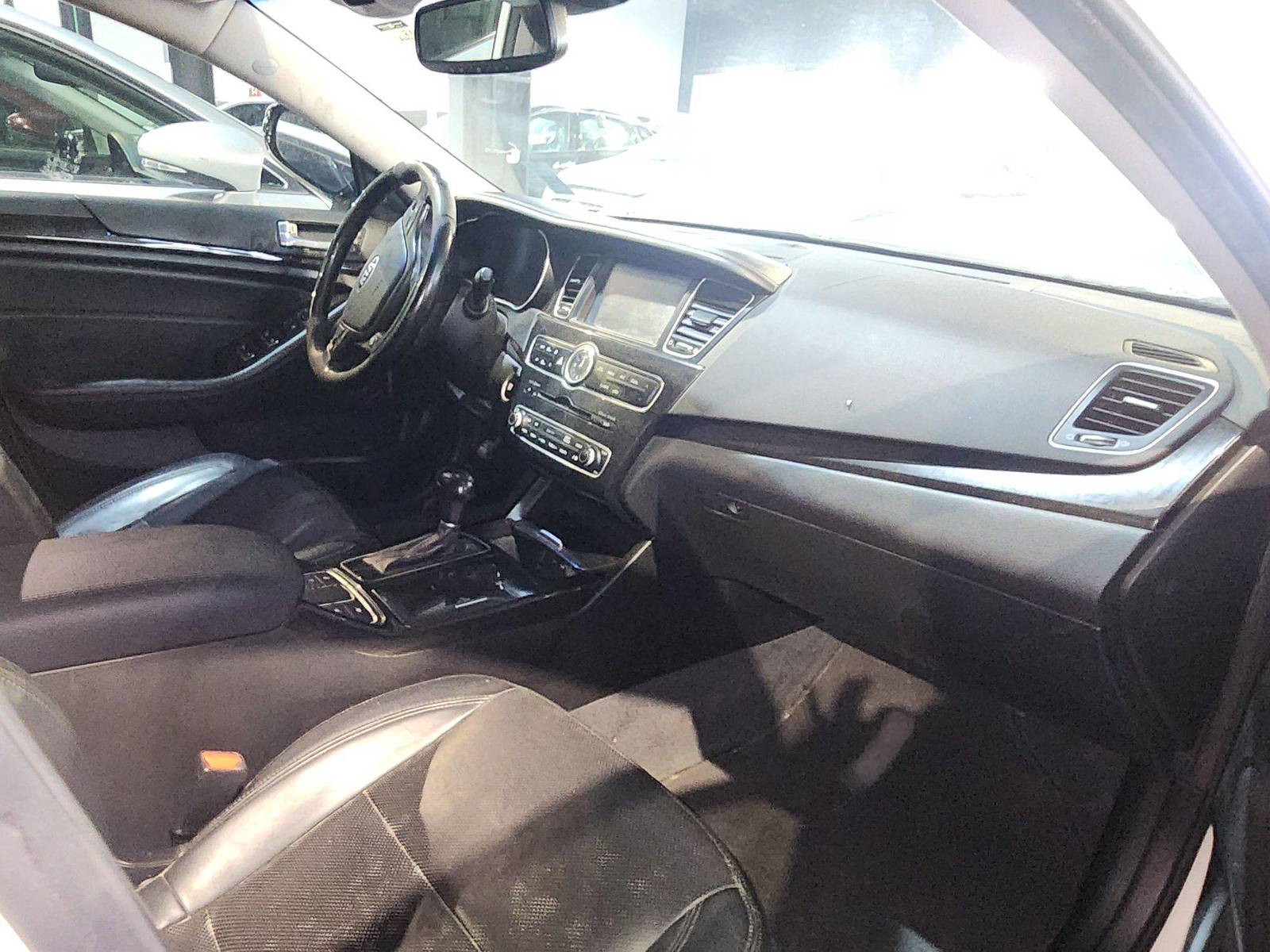 2014 KIA CADENZA — 206403 Miles — Lot 41673884 — Al Quoz - Marhaba Auctions Used Cars - Image 8