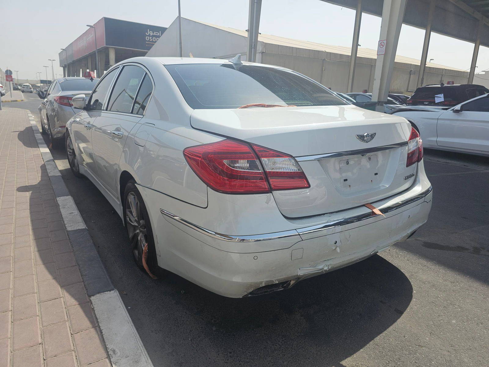 2012 HYUNDAI GENESIS — 186980 Miles — Lot DD5CU211715 — Souq - Marhaba Auctions Used Cars - Image 4