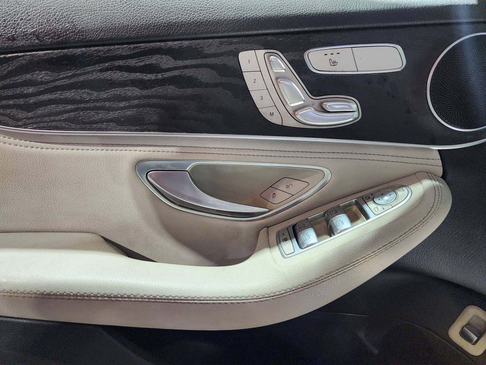 MERCEDES BENZ C300 2015 - Marhaba Auction Used Cars - Image 11