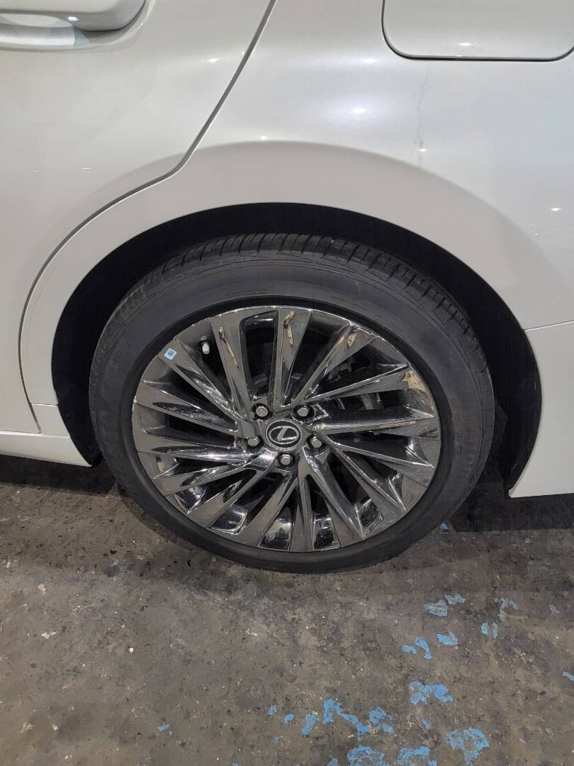 2023 LEXUS ES 350 — 3286 KM — Lot U166582 — Main - Marhaba Auctions Used Cars - Image 9