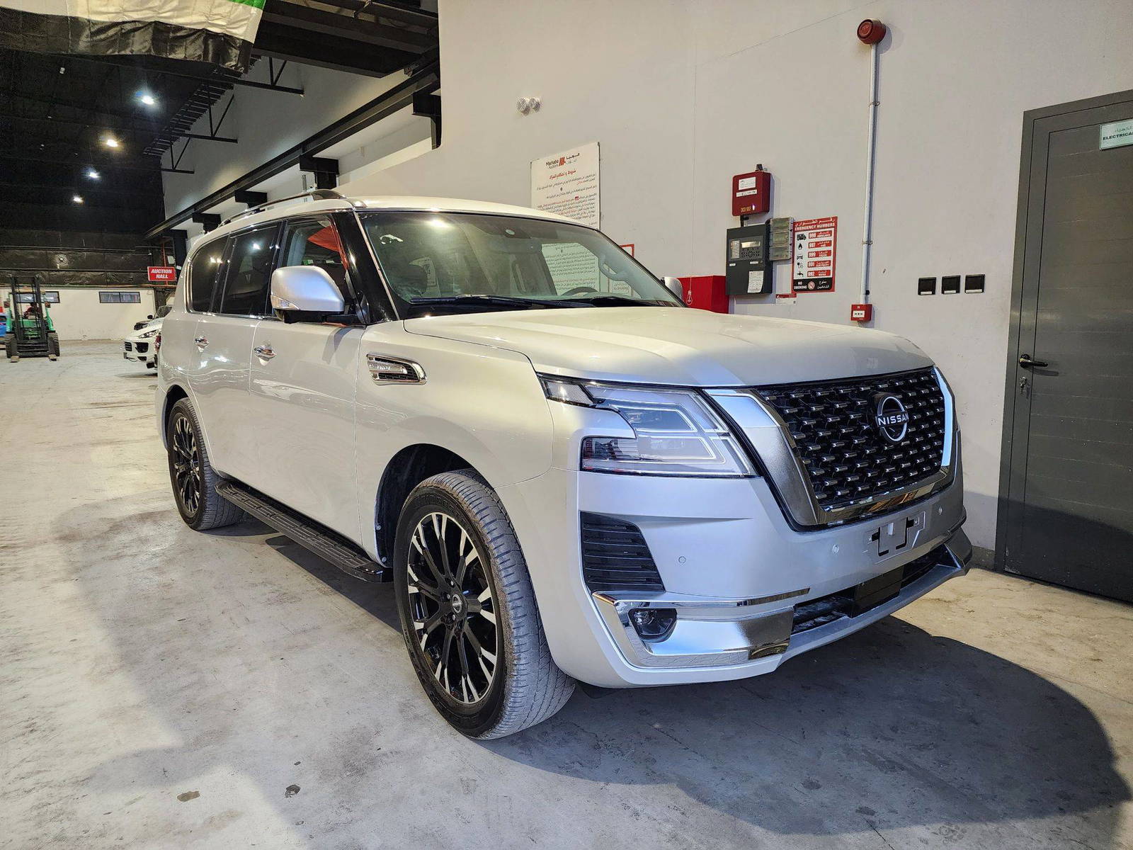 2014 INFINITI QX80 — 131961 Miles — Lot 9556293 — Al Quoz - Marhaba Auctions Used Cars - Image 5