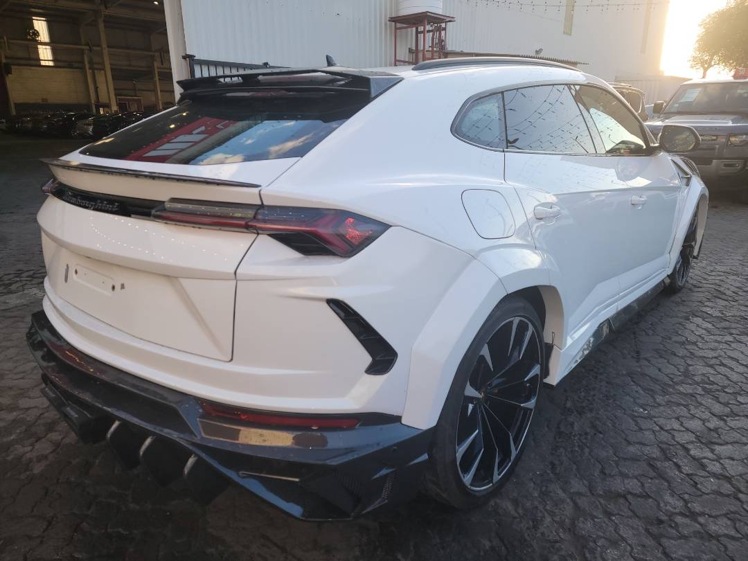 2019 LAMBORGINI URUS — 135579 KM — Lot A00652 - Marhaba Auctions Used Cars - Image 4