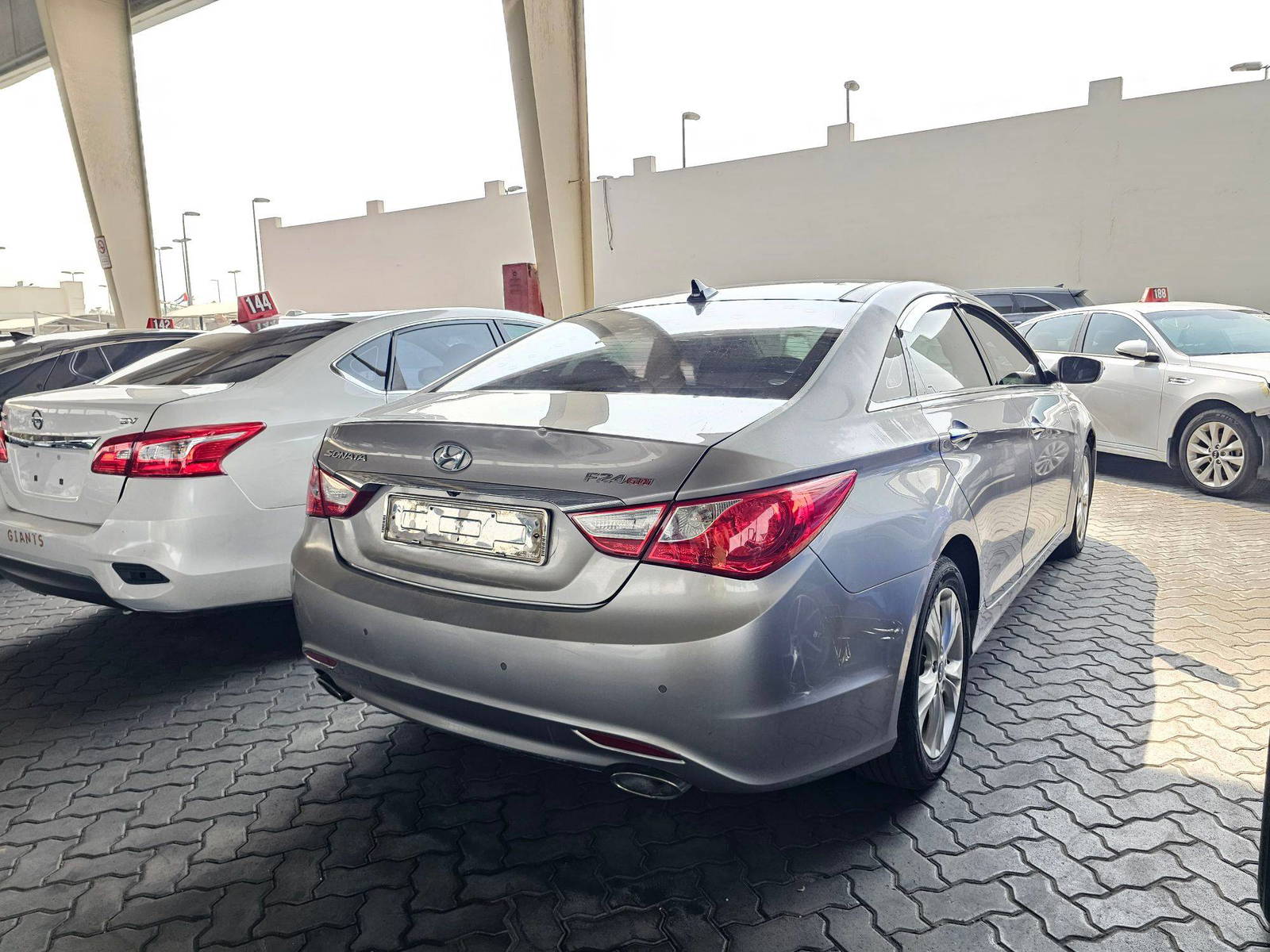 2010 HYUNDAI SONATA — 199554 KM — Lot DBAA069804 — Souq - Marhaba Auctions Used Cars - Image 3