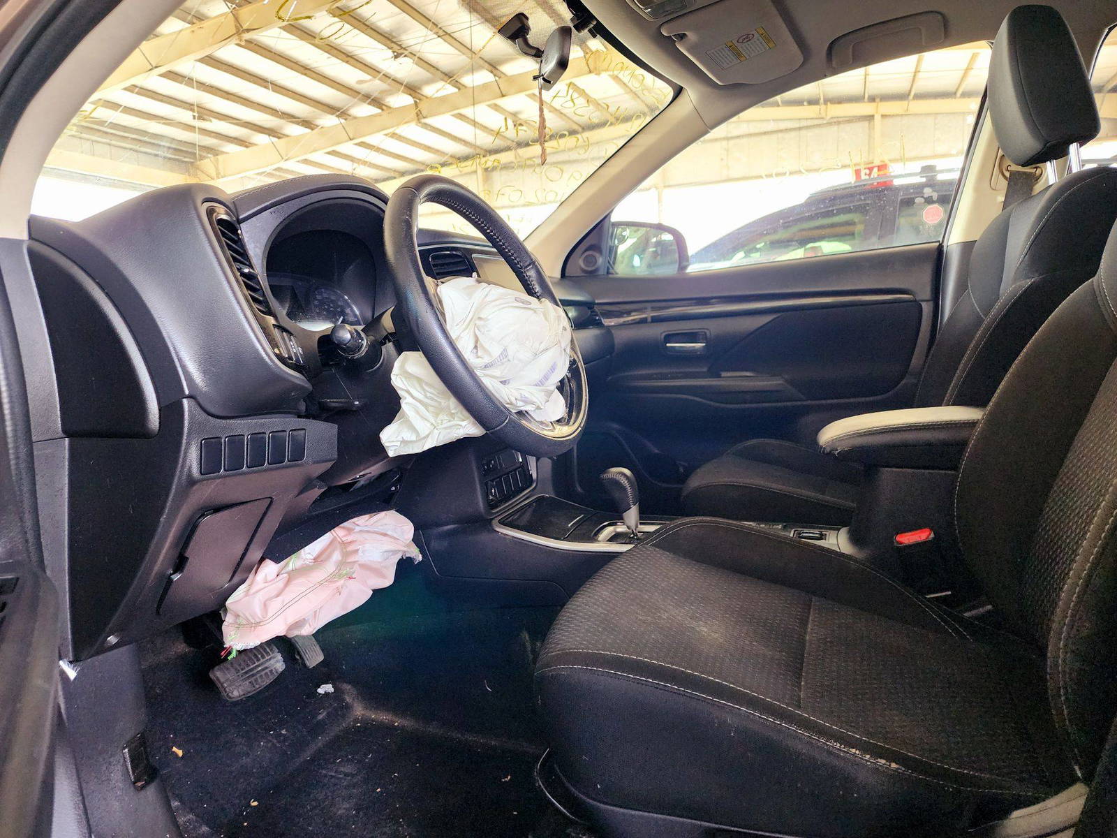 2019 MITSUBISHI OUTLANDER — 102070 KM — Lot 602974 — Main - Marhaba Auctions Used Cars - Image 8