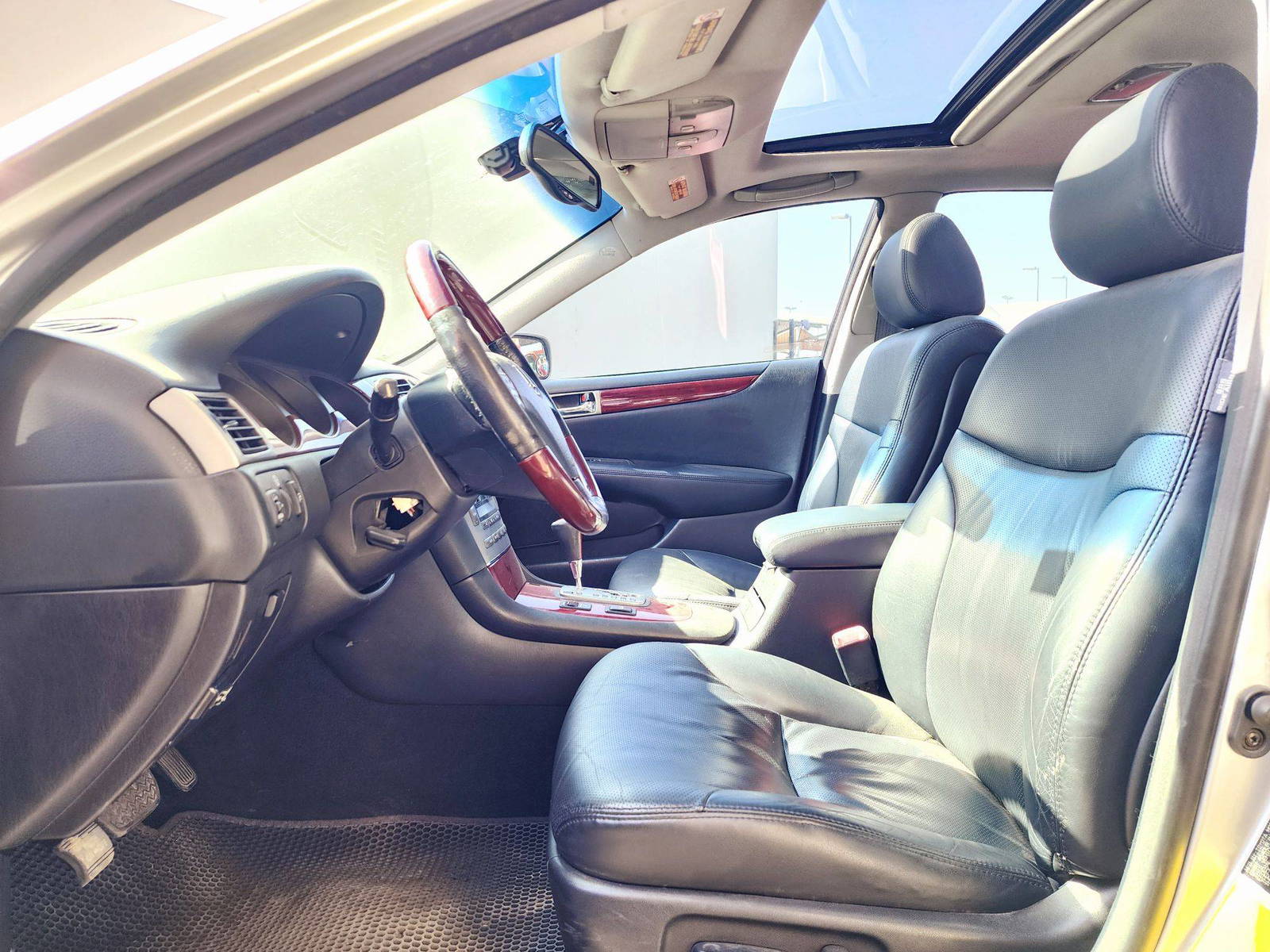 2005 LEXUS ES 330 — 226714 KM — Lot 255107838 — Souq - Marhaba Auctions Used Cars - Image 9
