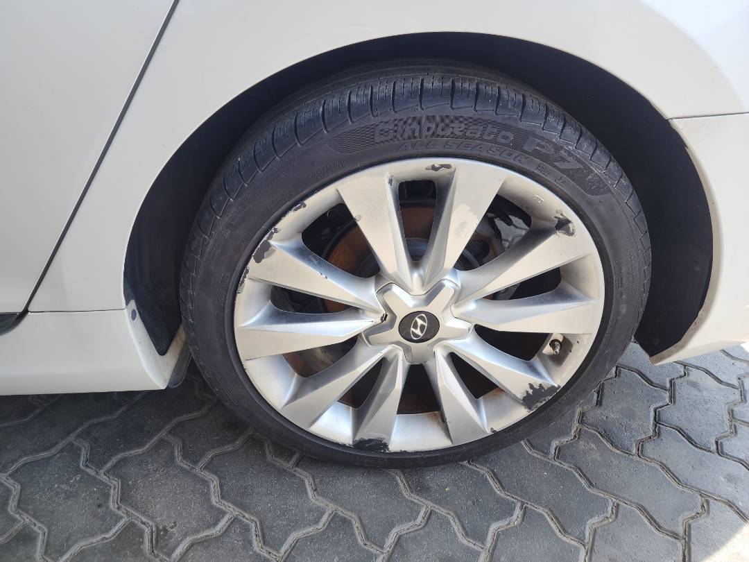 2013 HYUNDAI AZERA — 174141 Miles — Lot 37432606 — Main - Marhaba Auctions Used Cars - Image 4
