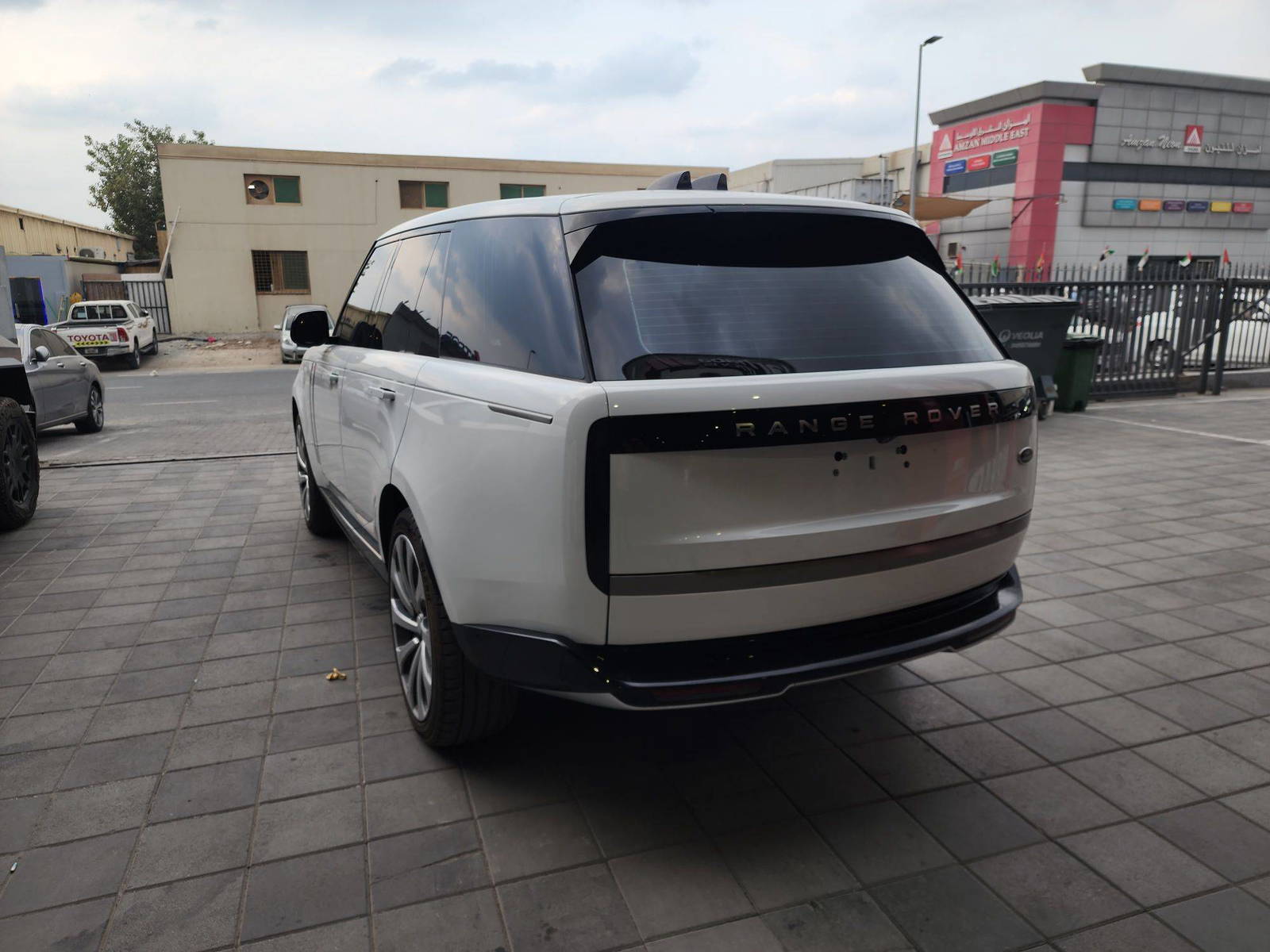 2022 LAND ROVER RANGE ROVER VOGUE — 61032 KM — Lot 77NA007039 — Al Quoz - Marhaba Auctions Used Cars - Image 6
