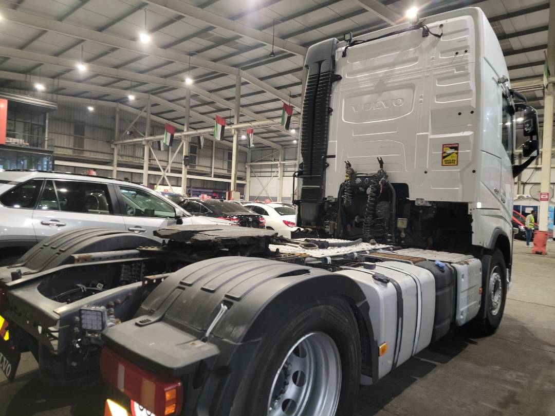 2015 VOLVO FH-Series — 1037135 KM — Lot B713500 — Main - Marhaba Auctions Used Cars - Image 4