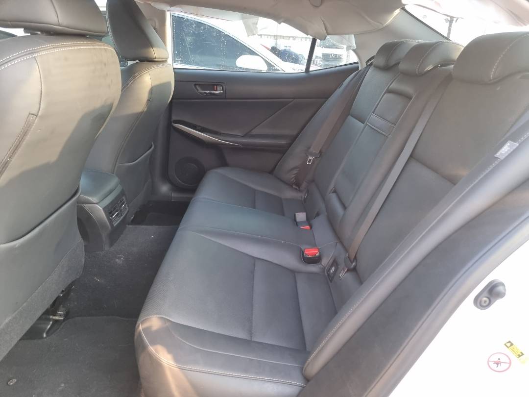 2016 LEXUS IS 300 — 90892 Miles — Lot 40174120 — Souq - Marhaba Auctions Used Cars - Image 7