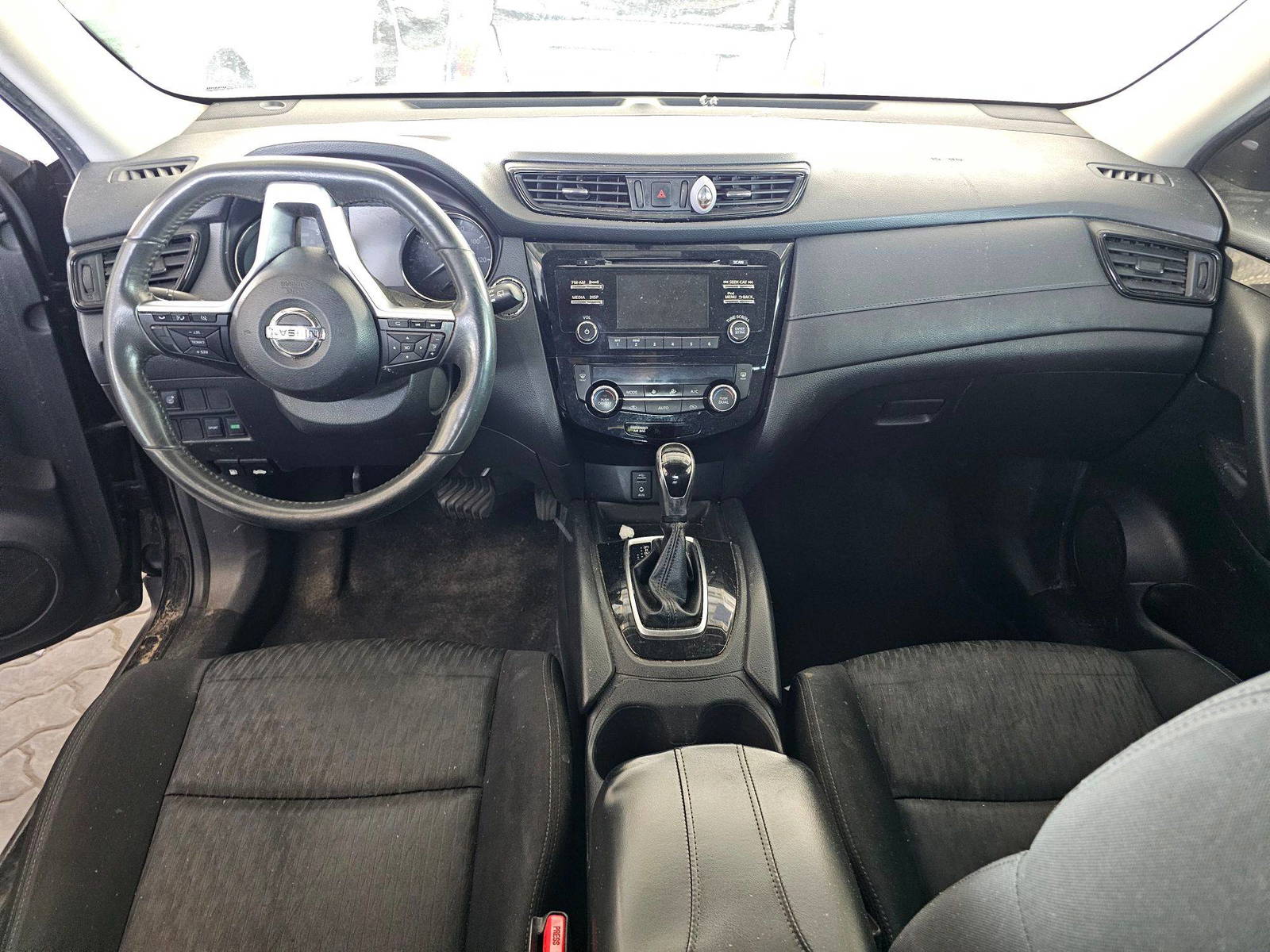 NISSAN ROGUE 2017 - Marhaba Auction Used Cars - Image 5