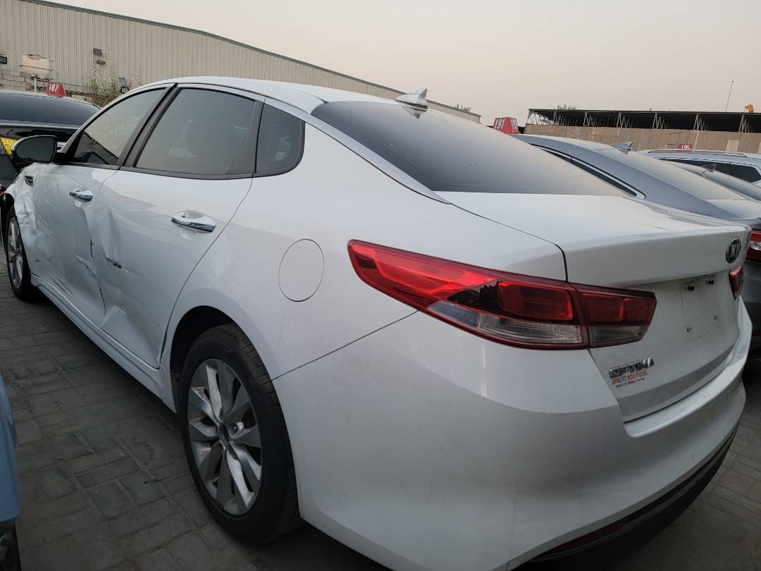 2017 KIA OPTIMA — 137 501 Miles — Lot HG122742 — Main - Marhaba Auctions Used Cars - Image 4