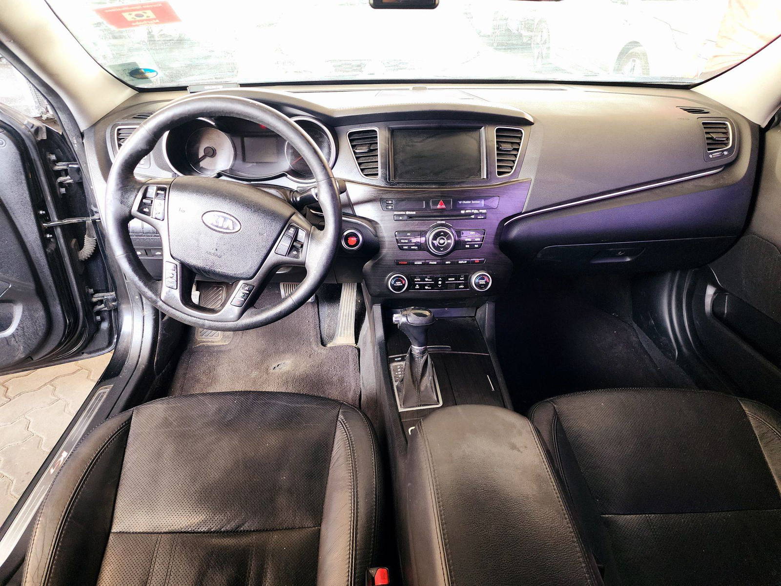 2012 KIA K7 — 209410 KM — Lot 084323 — Souq - Marhaba Auctions Used Cars - Image 7