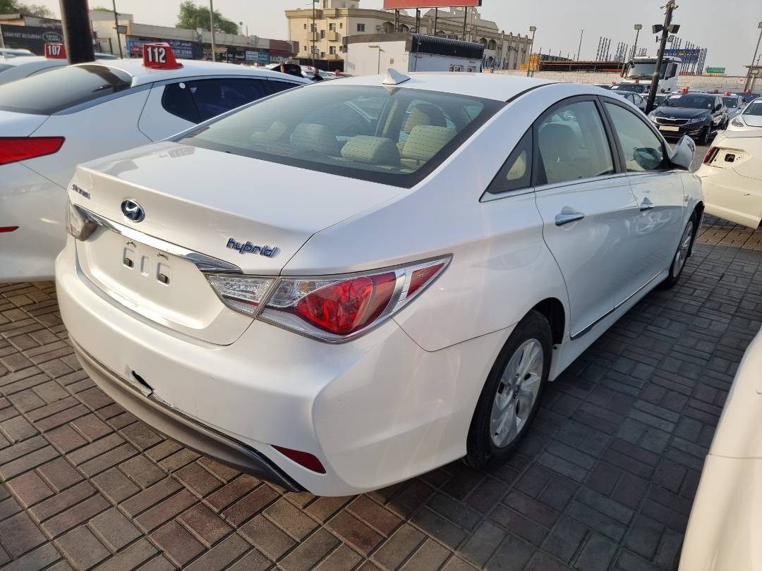 2013 HYUNDAI SONATA — 186092 Miles — Lot 50529 — Souq - Marhaba Auctions Used Cars - Image 5
