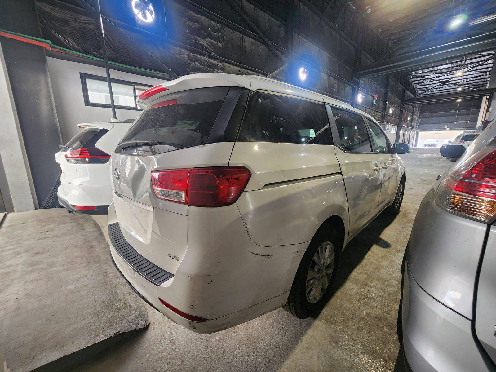 2017 KIA SEDONA — 160439 Miles — Lot 325030 — Main - Marhaba Auctions Used Cars - Image 5