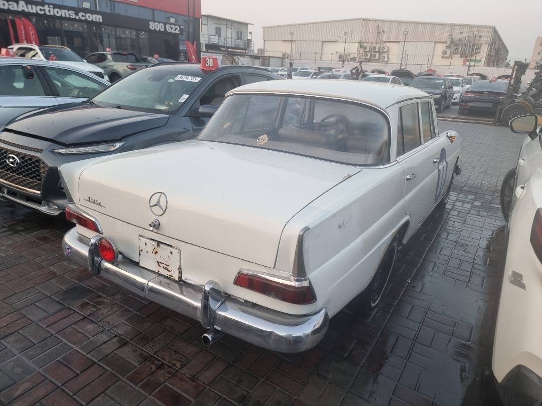1965 MERCEDES BENZ 190 — Lot 114079F — Ind. 12 - Marhaba Auctions Used Cars - Image 4