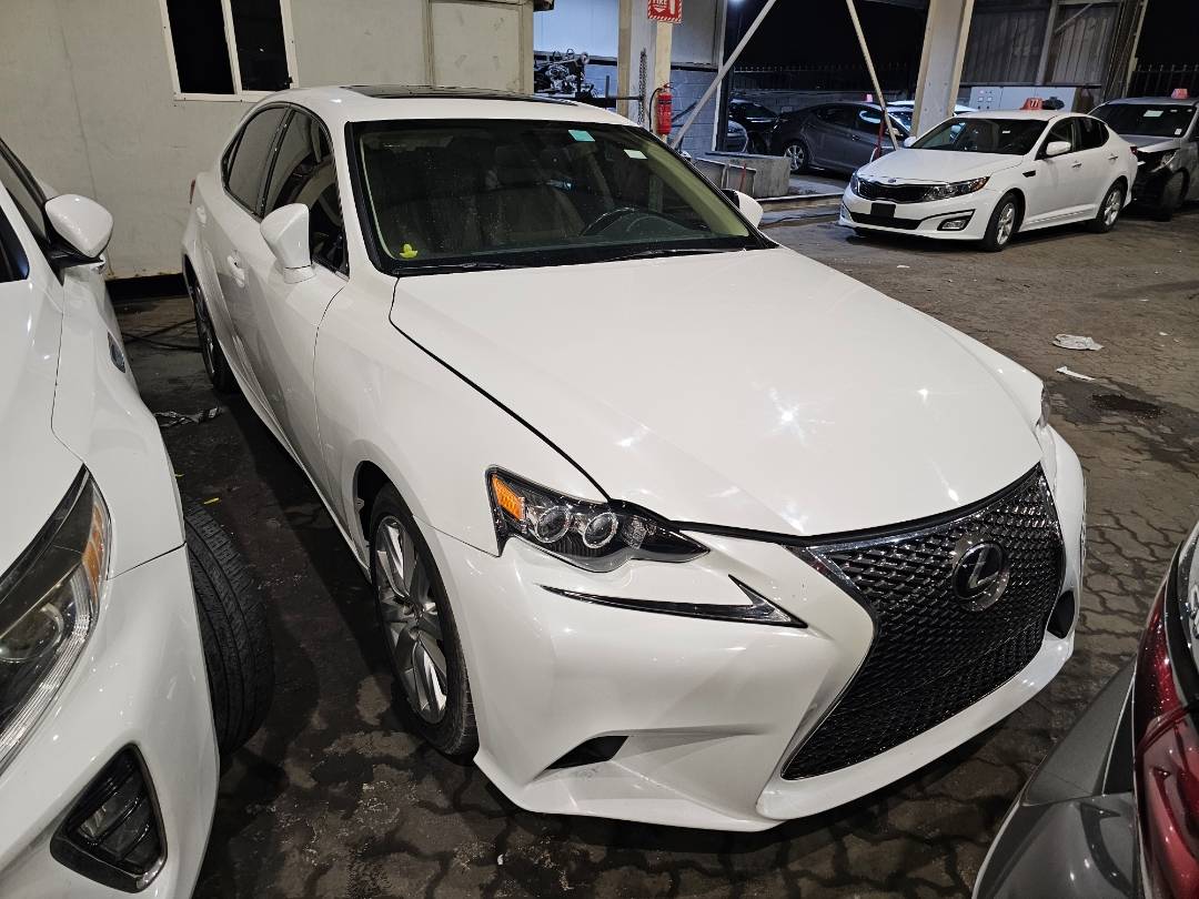2015 LEXUS IS 250 — 187617 KM — Lot XF5022241 — Main - Marhaba Auctions Used Cars - Image 4