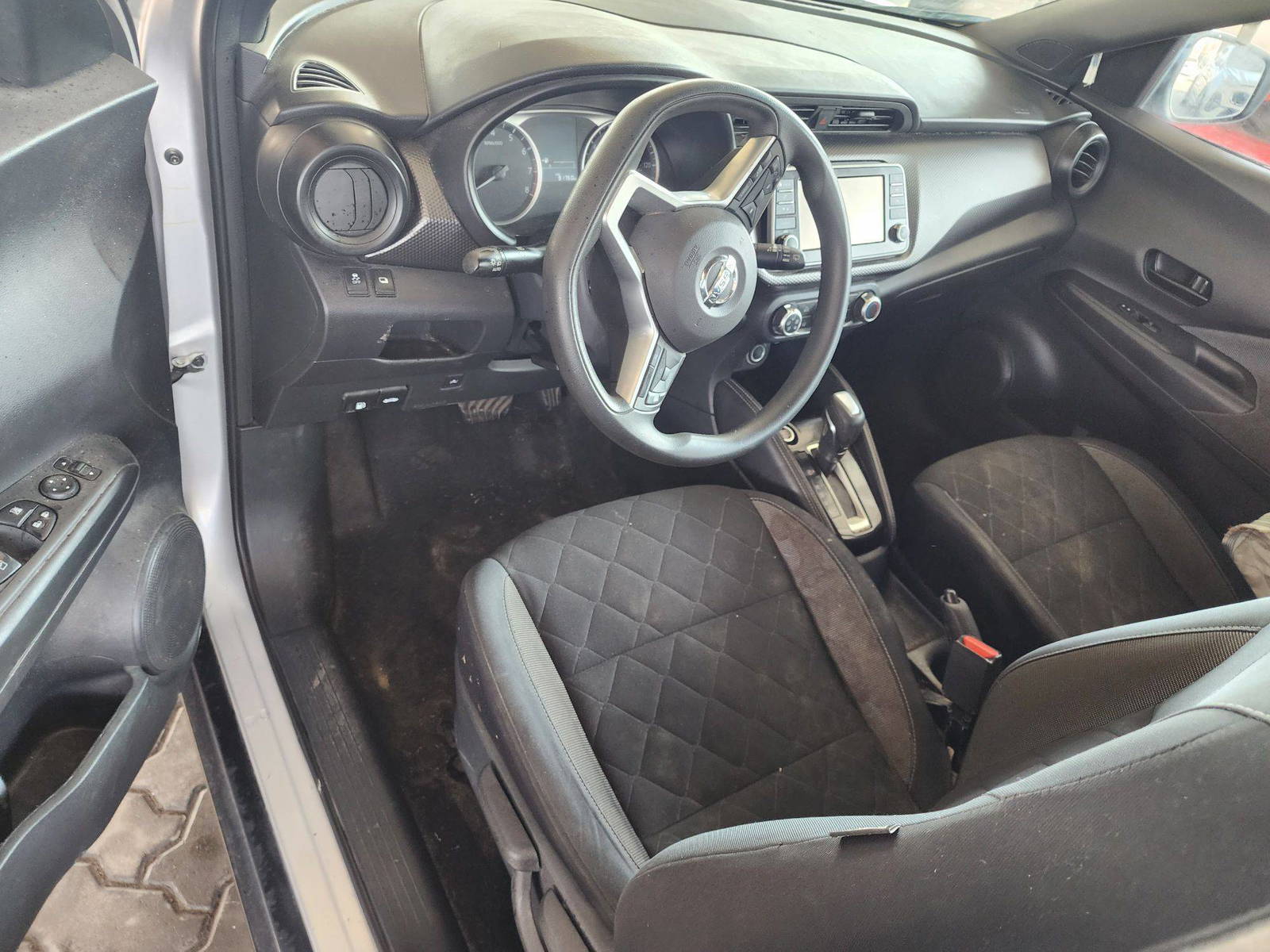 2018 NISSAN KICKS — 91750 Miles — Lot 37950259 - Marhaba Auctions Used Cars - Image 9