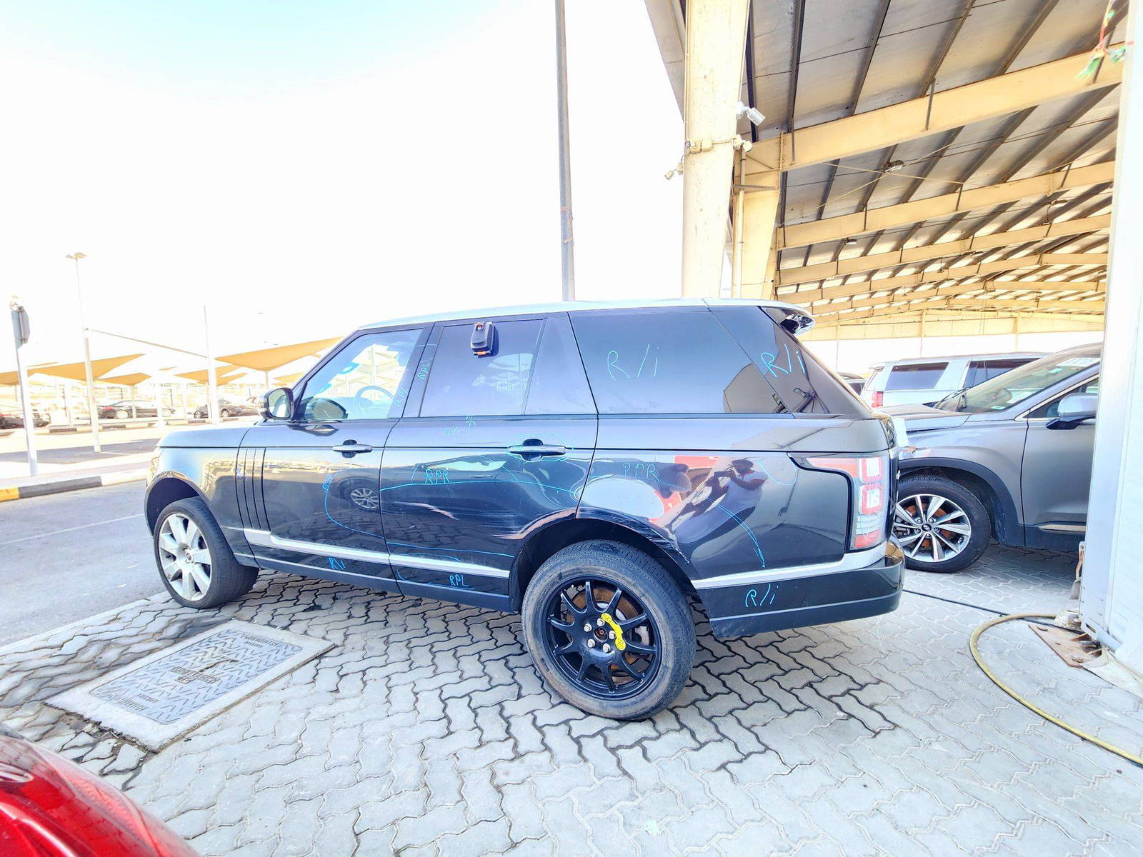2013 LAND ROVER RANGE ROVER SUPERCHARGED — 130598 Miles — Lot 41131124 — Souq - Marhaba Auctions Used Cars - Image 5
