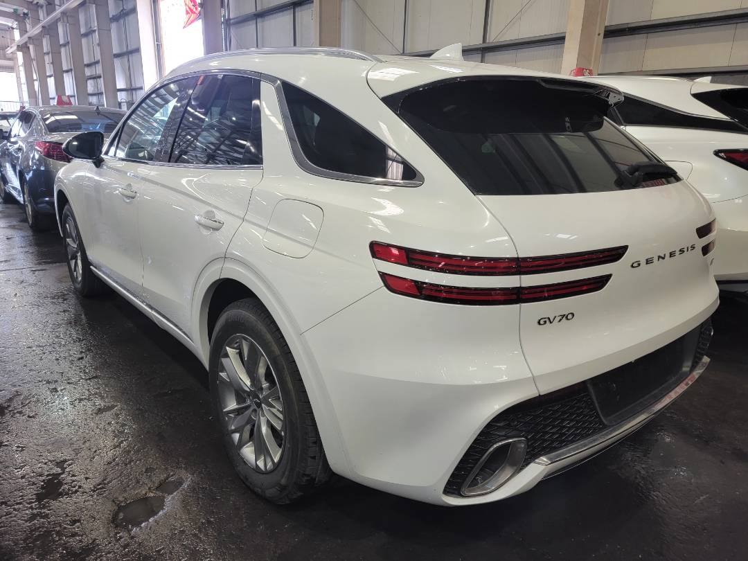 2022 GENESIS GV70 — 10292 Miles — Lot 048113 — Main - Marhaba Auctions Used Cars - Image 5