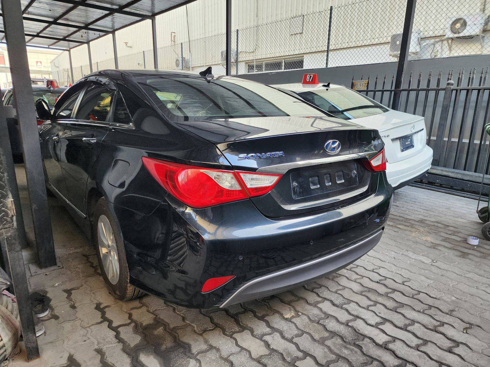 2014 HYUNDAI SONATA — 191072 KM — Lot 086495 — Souq - Marhaba Auctions Used Cars - Image 4