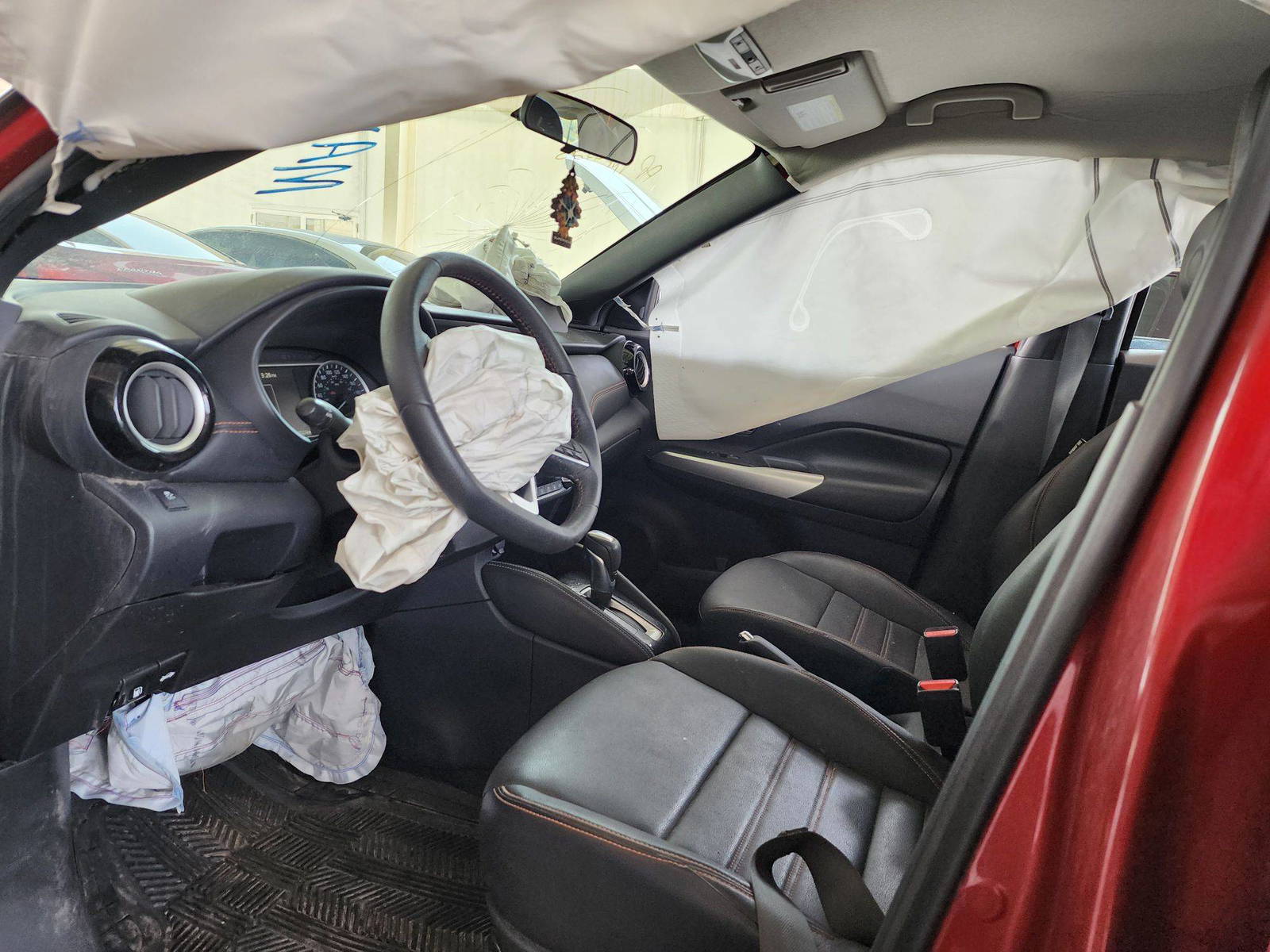 2018 NISSAN KICKS — 92027 KM — Lot 500312 — Souq - Marhaba Auctions Used Cars - Image 8