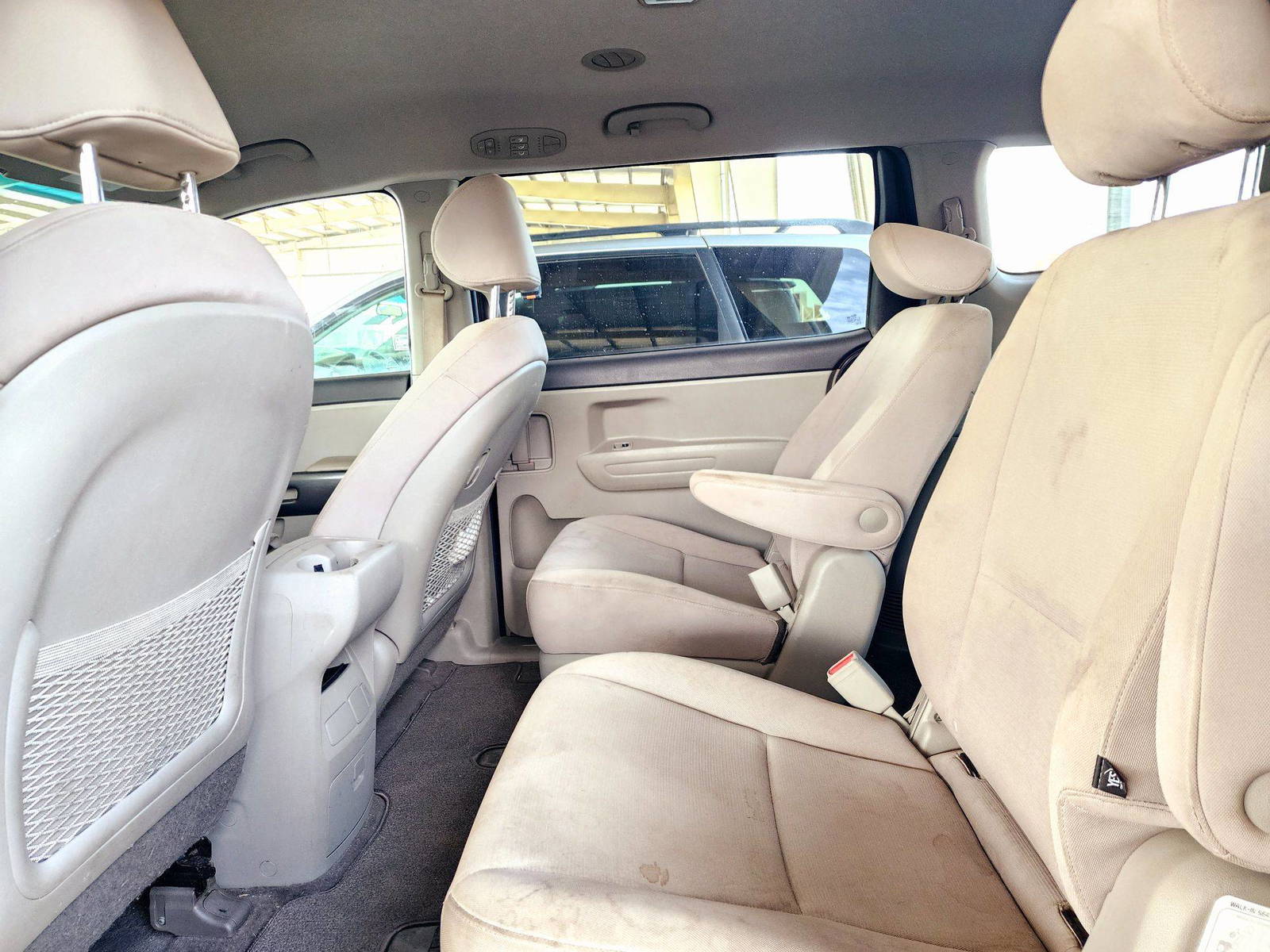 2015 KIA SEDONA — 133669 Miles — Lot 18F6043326 — Souq - Marhaba Auctions Used Cars - Image 7