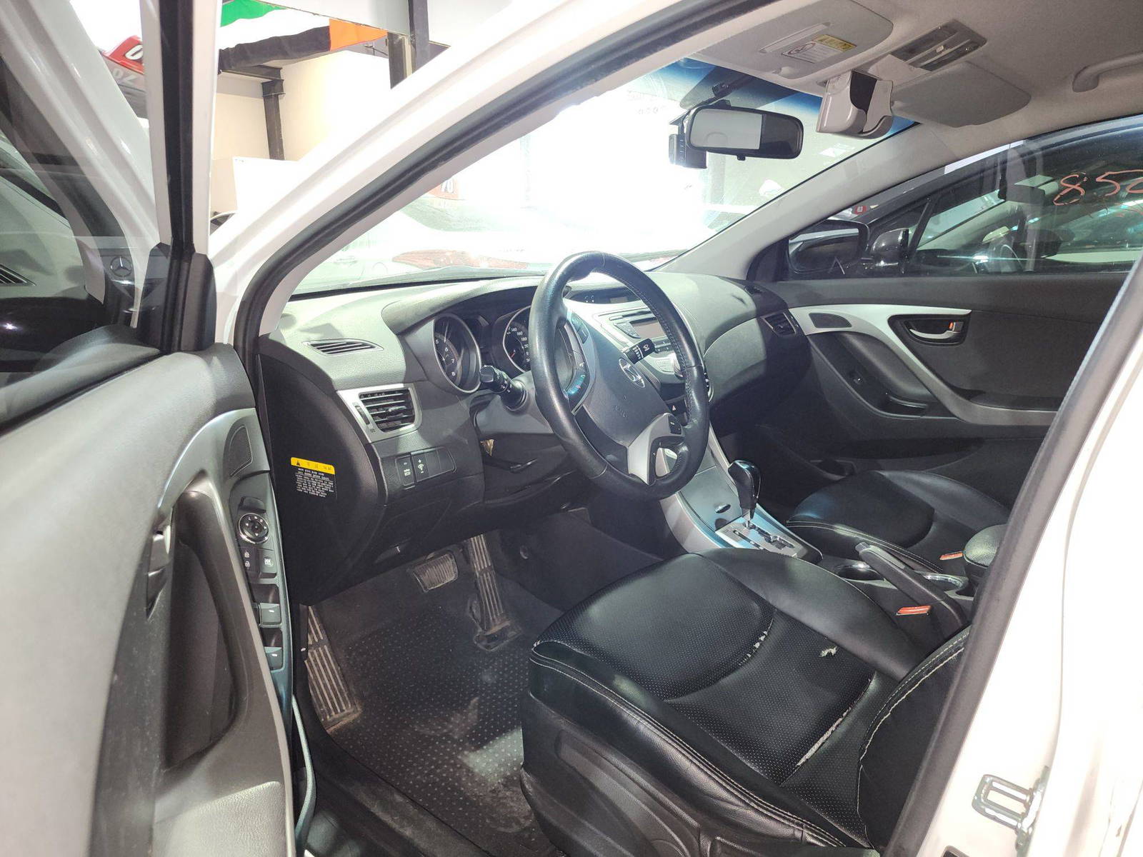 2011 HYUNDAI AVANTE — 107425 KM — Lot 125478 — Al Quoz - Marhaba Auctions Used Cars - Image 9