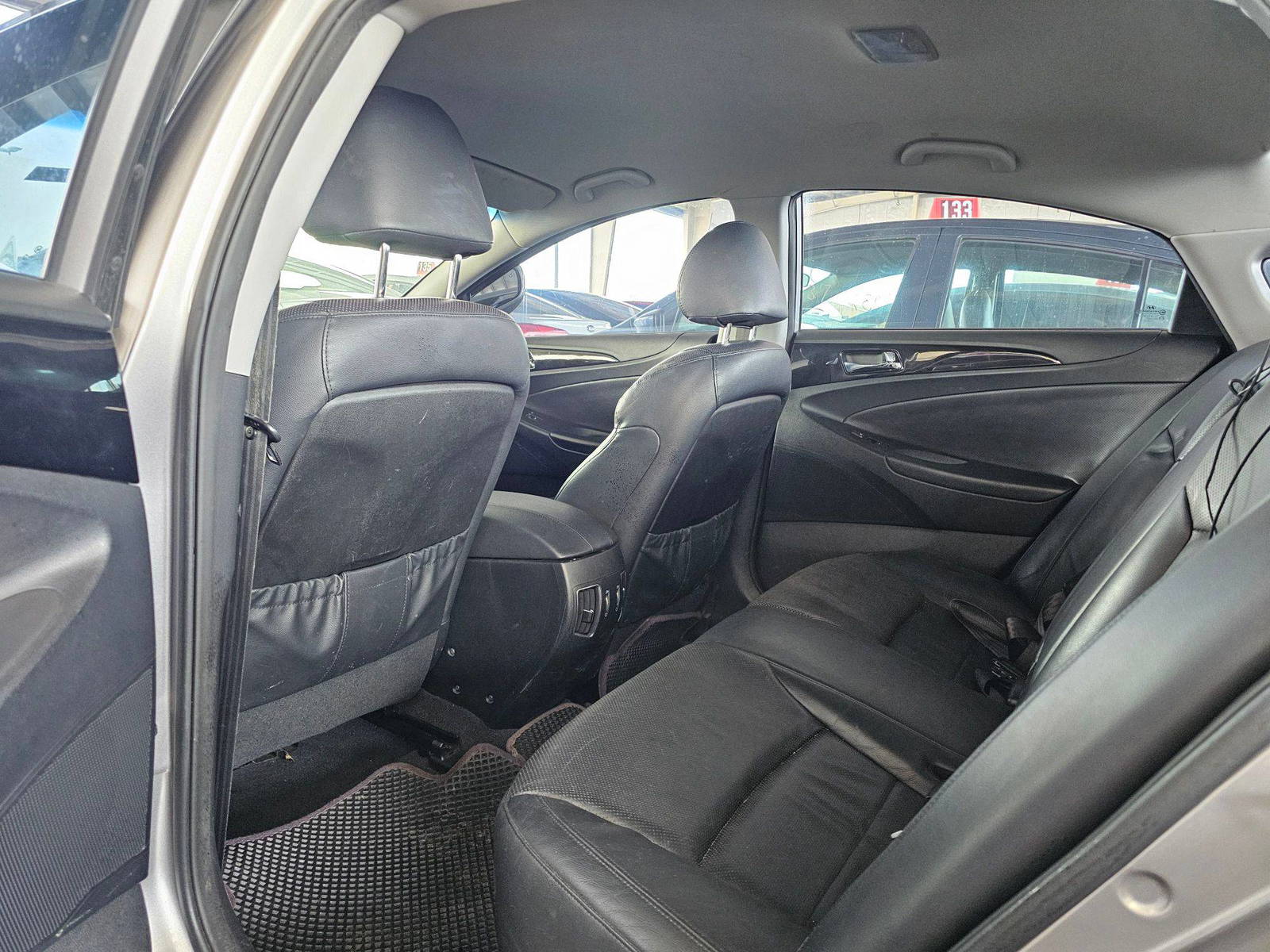 2010 HYUNDAI SONATA — 204778 KM — Lot 029542 — Souq - Marhaba Auctions Used Cars - Image 6