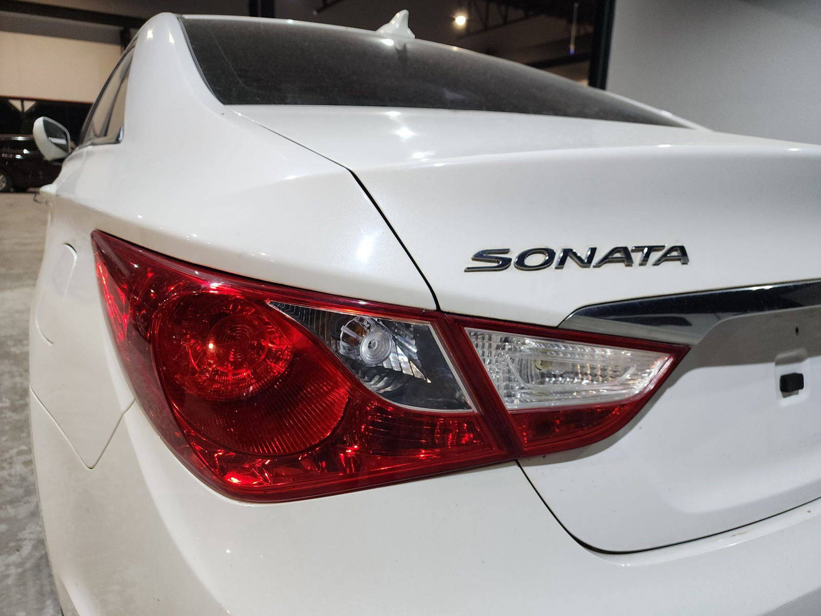 2013 HYUNDAI SONATA — 186900 Miles — Lot 48136 — Al Quoz - Marhaba Auctions Used Cars - Image 12