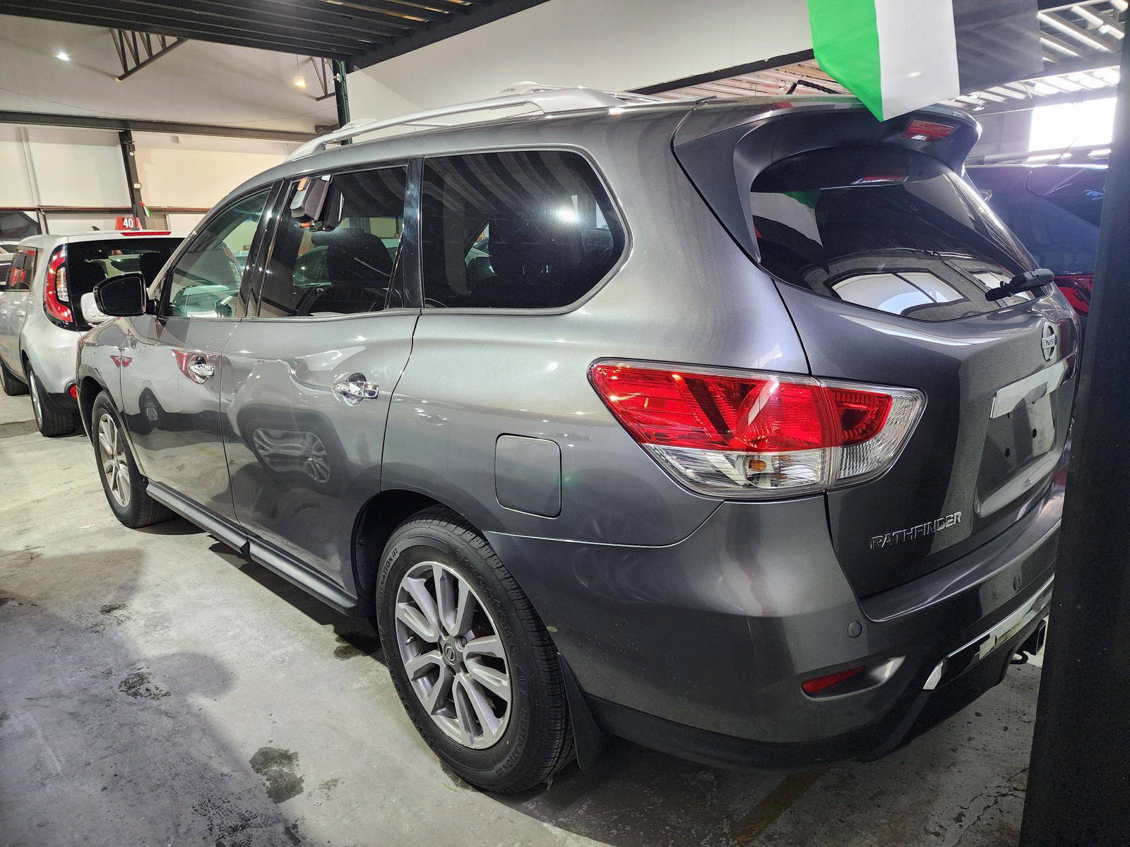 2015 NISSAN PATHFINDER — 160532 Miles — Lot 690054 — Al Quoz - Marhaba Auctions Used Cars - Image 6