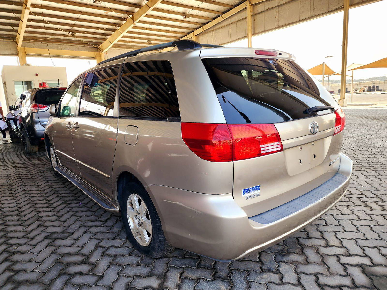 2004 TOYOTA SIENNA — 241366 Miles — Lot C54S019721 — Souq - Marhaba Auctions Used Cars - Image 5