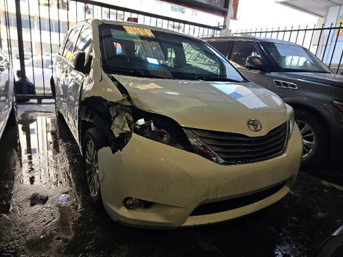 TOYOTA SIENNA