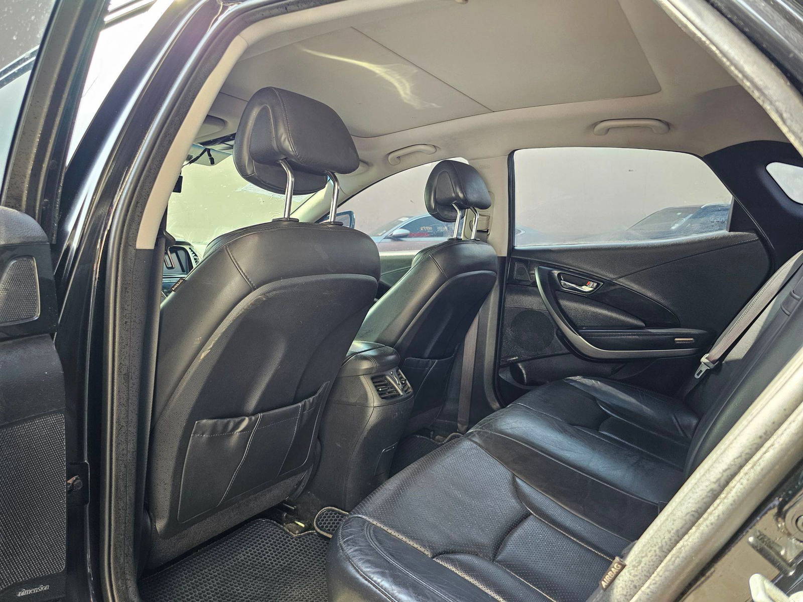 2012 HYUNDAI GRANDEUR — 164783 KM — Lot 162199 — Souq - Marhaba Auctions Used Cars - Image 6