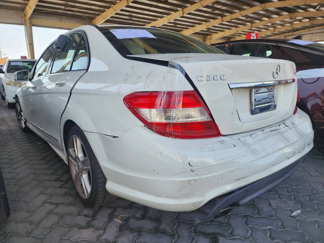 2010 MERCEDES BENZ C300 — 200065 Miles — Lot 38738663 — Souq - Marhaba Auctions Used Cars - Image 7
