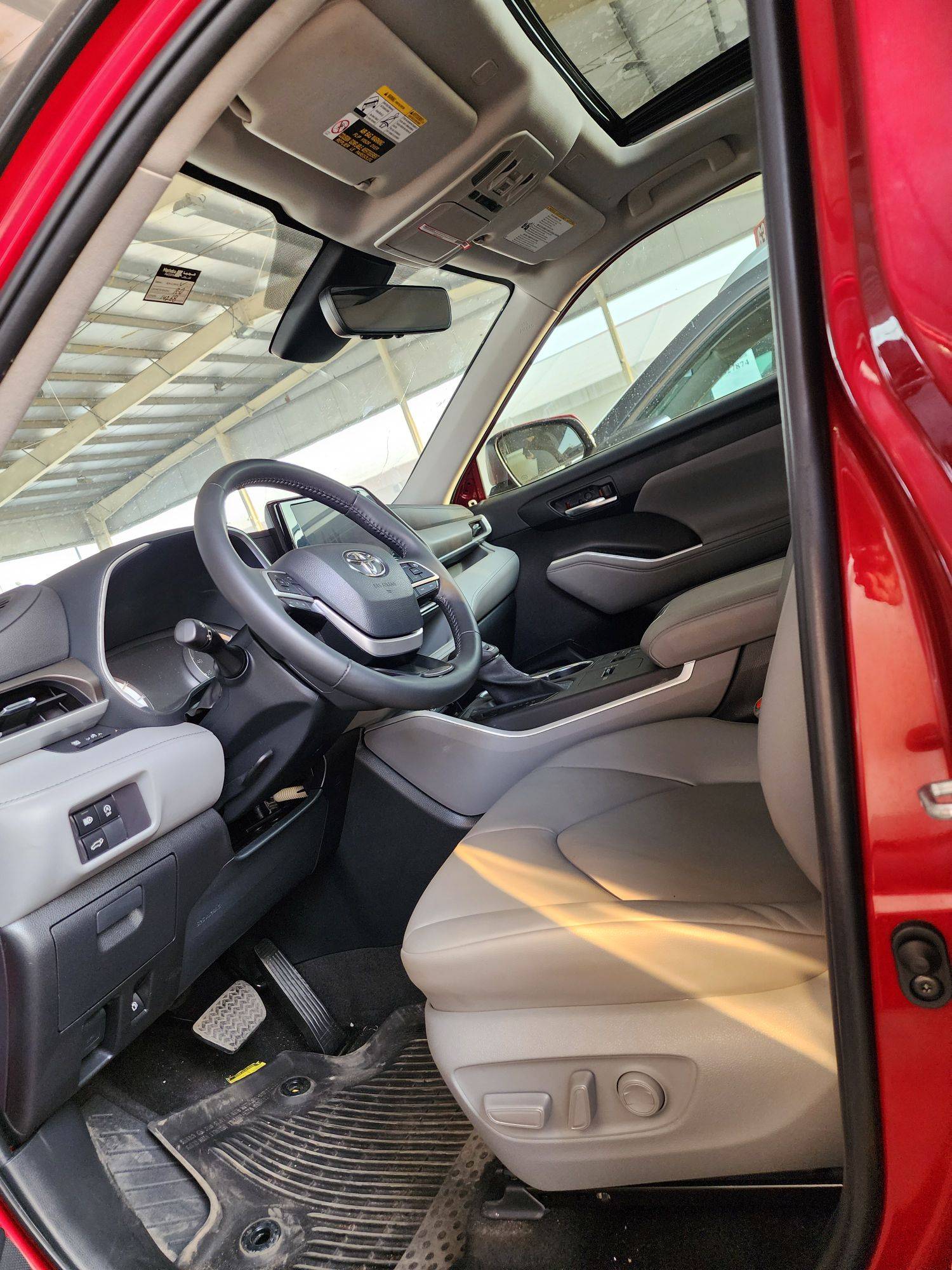 2023 TOYOTA HIGHLANDER — 14268 Miles — Lot 15686 — Souq - Marhaba Auctions Used Cars - Image 9