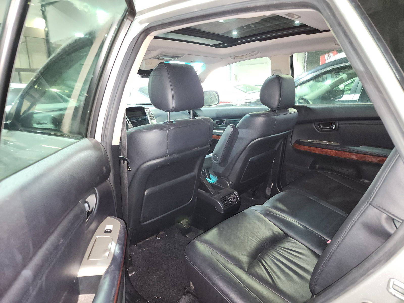 2007 LEXUS RX 350 — 111081 KM — Lot 72011620 — Al Quoz - Marhaba Auctions Used Cars - Image 7