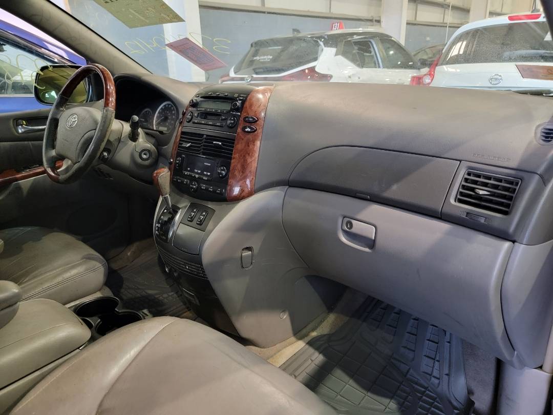 2004 TOYOTA SIENNA — 207112 Miles — Lot 37842412 - Marhaba Auctions Used Cars - Image 9