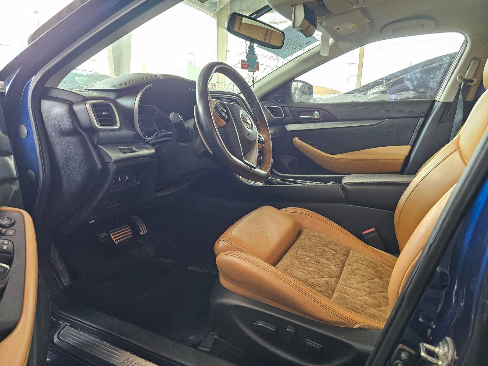 2016 NISSAN MAXIMA — 207335 KM — Lot 12321158 — Souq - Marhaba Auctions Used Cars - Image 8