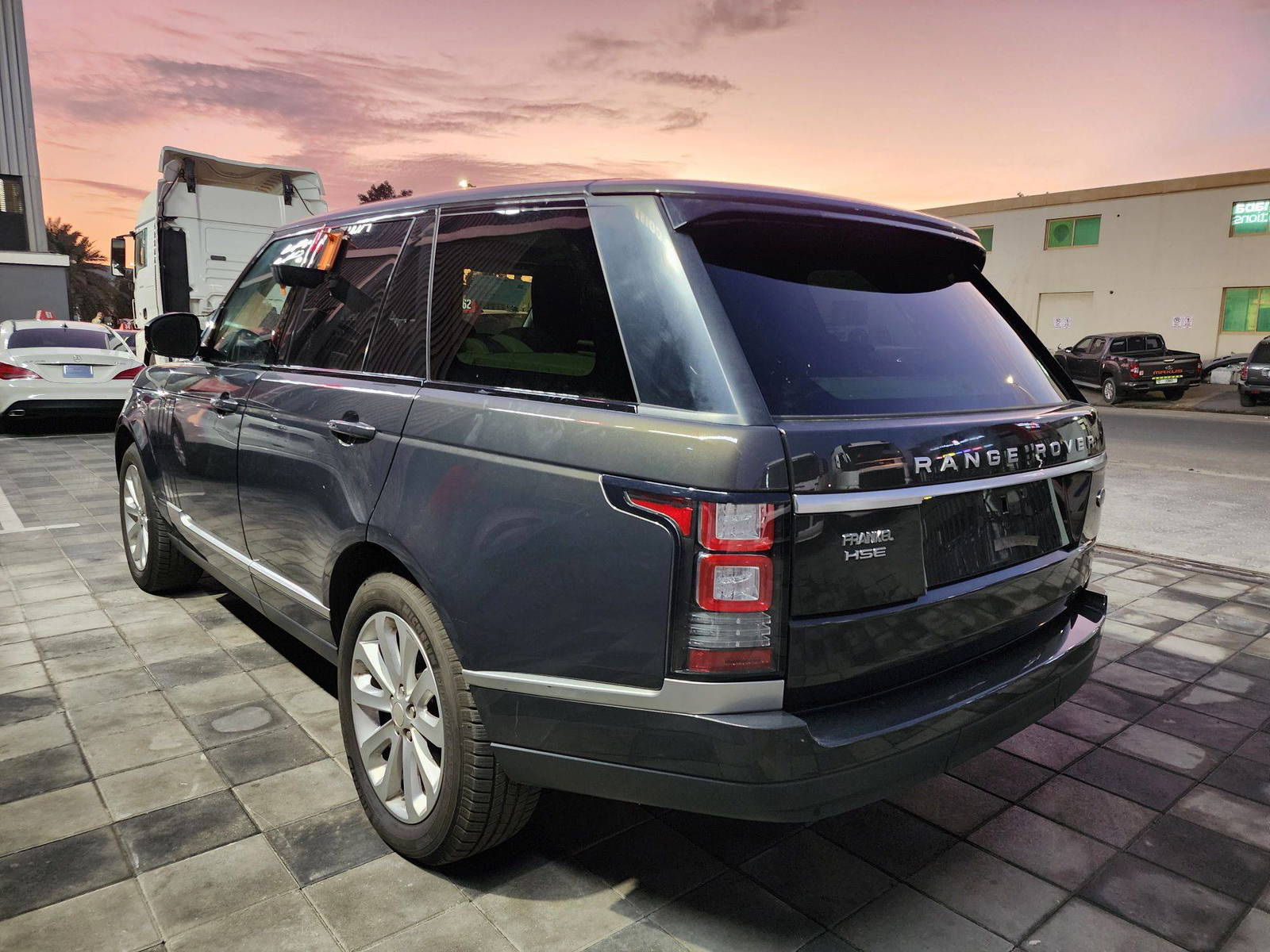 2014 LAND ROVER RANGE ROVER — 184470 Miles — Lot 191575 — Al Quoz - Marhaba Auctions Used Cars - Image 4