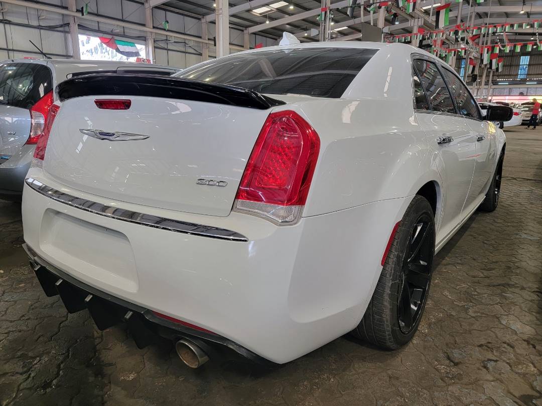 2019 CHRYSLER 300 — 104717 KM — Lot H687195 — Souq - Marhaba Auctions Used Cars - Image 4