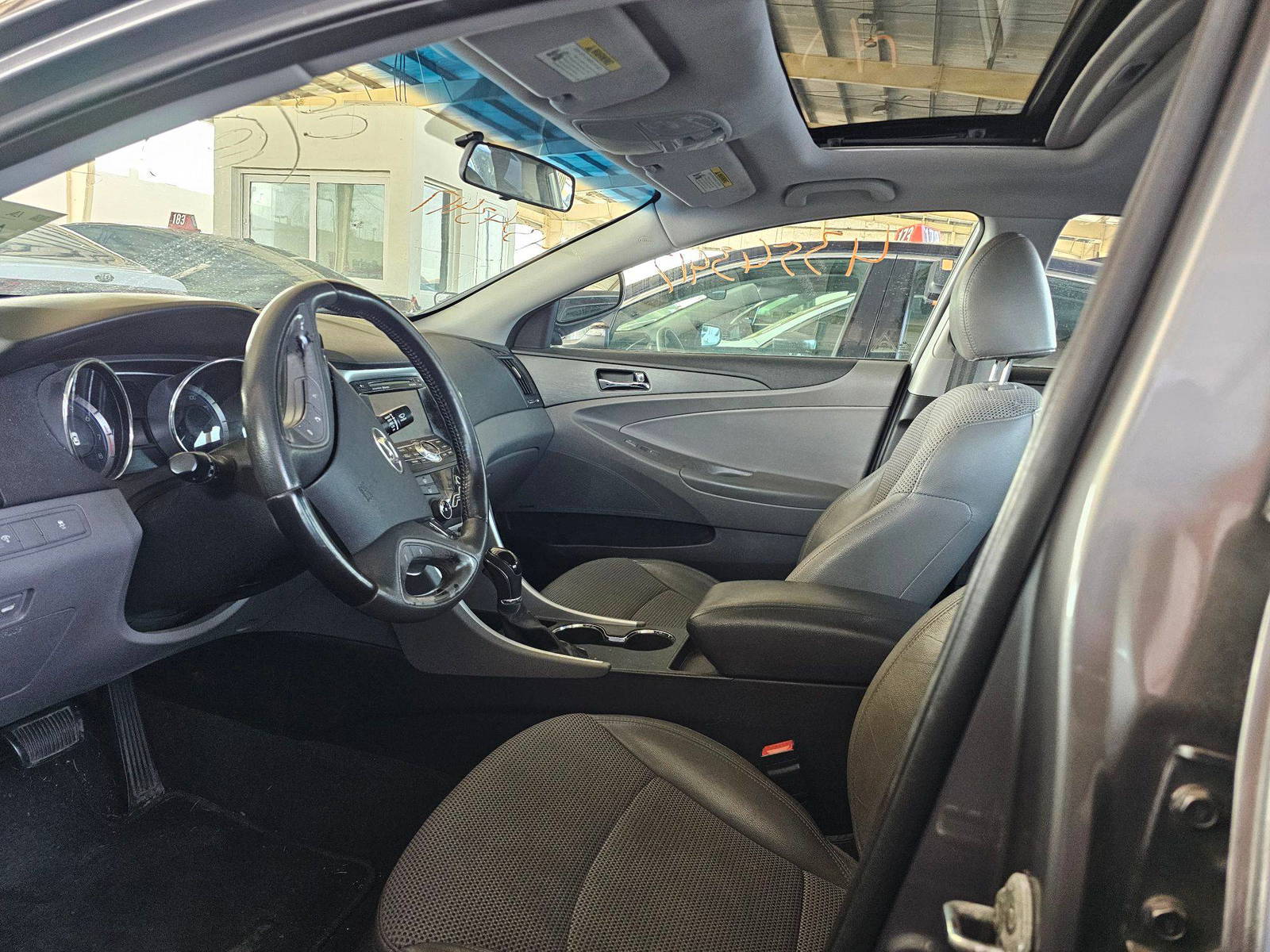 2011 HYUNDAI SONATA — 171080 Miles — Lot BH061011 — Souq - Marhaba Auctions Used Cars - Image 8