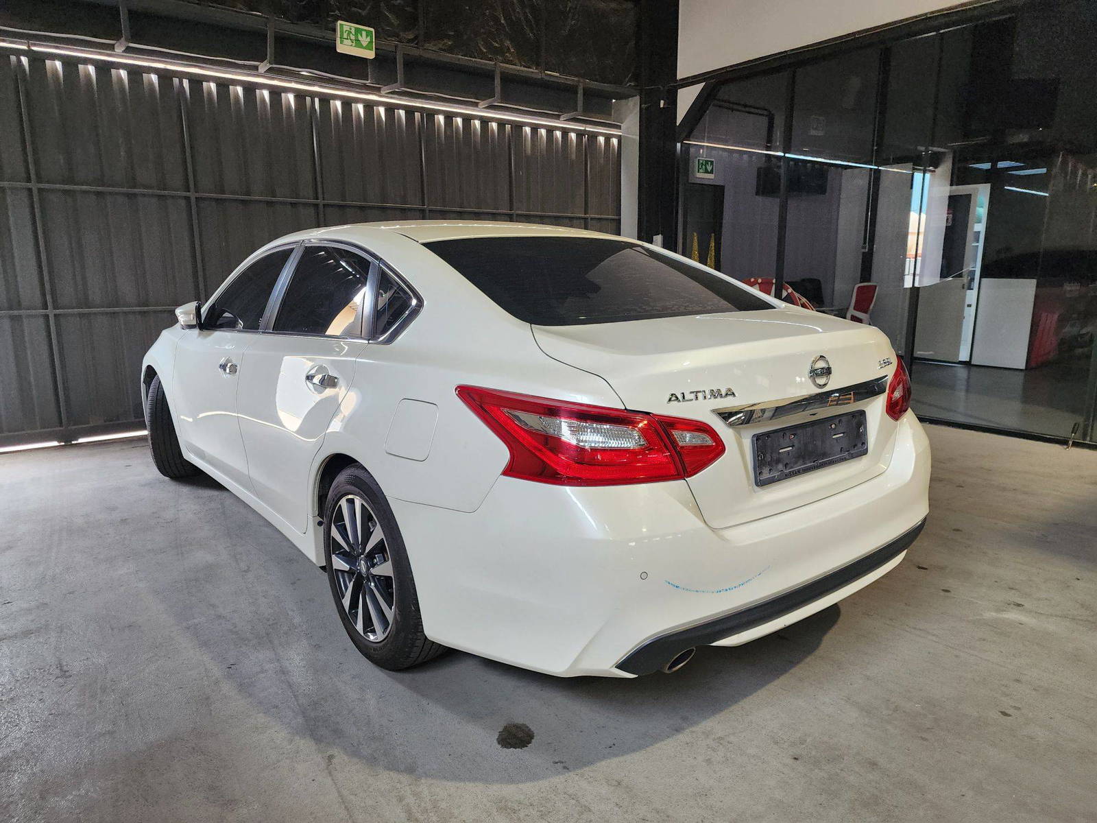 2017 NISSAN ALTIMA — 145990 KM — Lot 258979 — Al Quoz - Marhaba Auctions Used Cars - Image 6