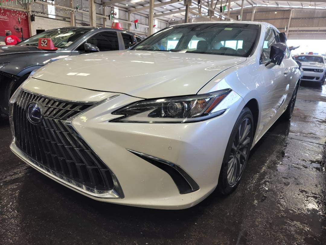 2021 LEXUS ES 300H — 27784 Miles — Lot MU007799 — Souq - Marhaba Auctions Used Cars - Image 4
