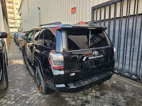 TOYOTA 4RUNNER SR5
