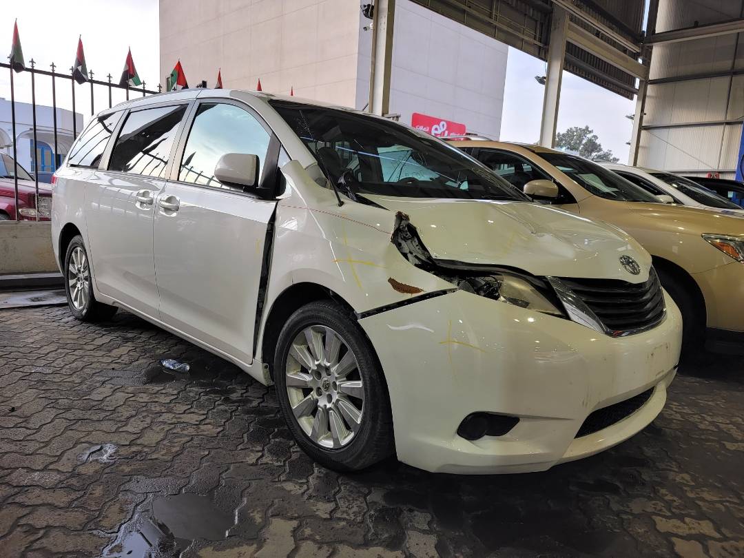 2012 TOYOTA SIENNA — 202929 Miles — Lot 3DCXCS034971 — Main - Marhaba Auctions Used Cars - Image 4