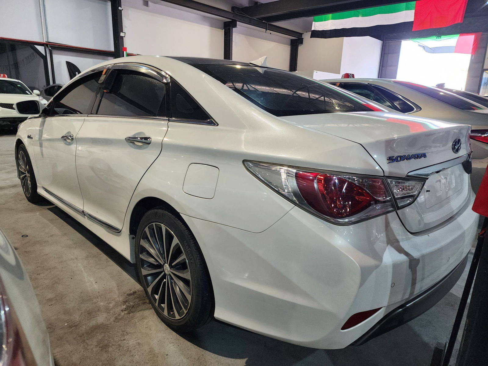 2012 HYUNDAI SONATA — 191807 KM — Lot 13108 — Al Quoz - Marhaba Auctions Used Cars - Image 5