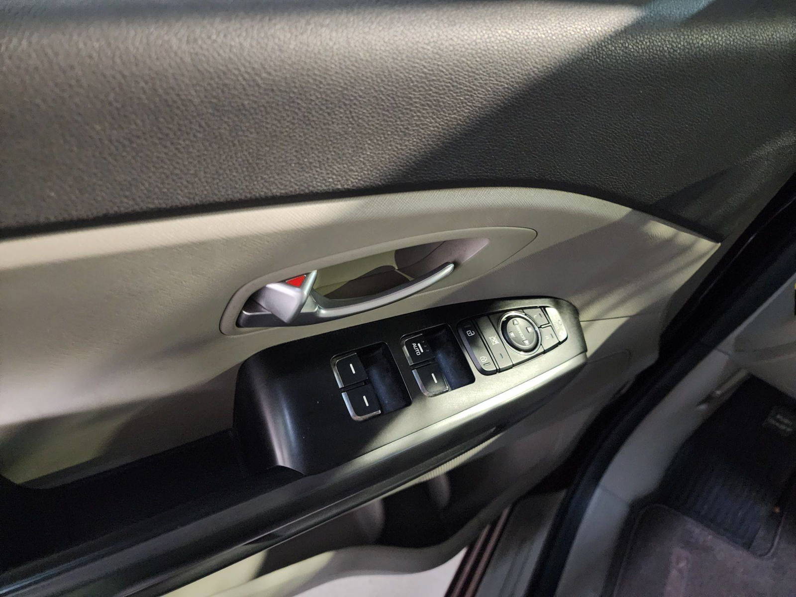 2016 KIA SEDONA — 210855 Miles — Lot 41223661 — Al Quoz - Marhaba Auctions Used Cars - Image 11