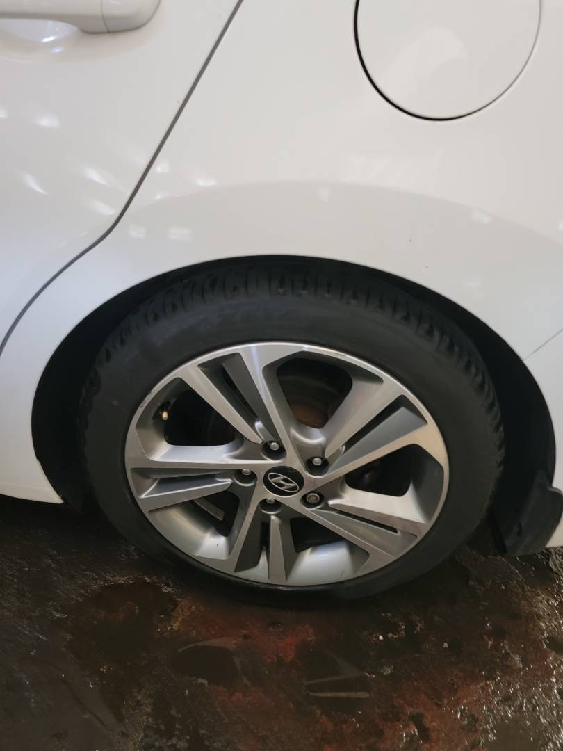 2018 HYUNDAI ELANTRA — 130723 KM — Lot JU484411 — Main - Marhaba Auctions Used Cars - Image 9