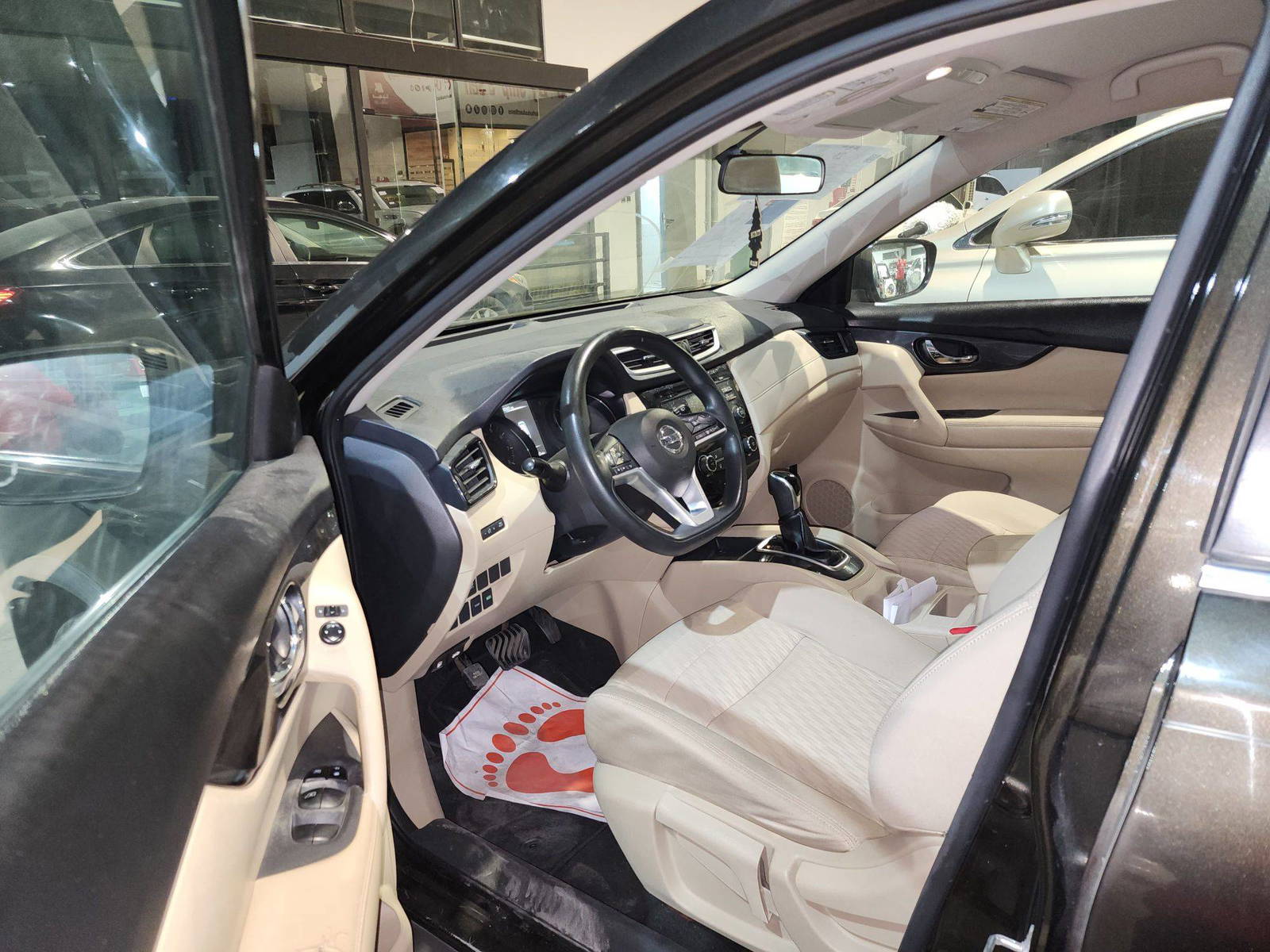 2017 NISSAN ROGUE — 176632 Miles — Lot 525256 — Al Quoz - Marhaba Auctions Used Cars - Image 9